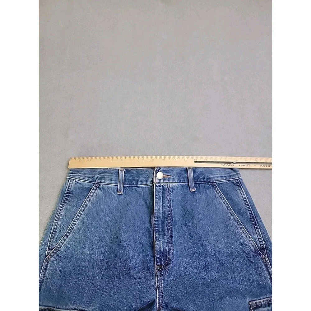 Aritzia please see